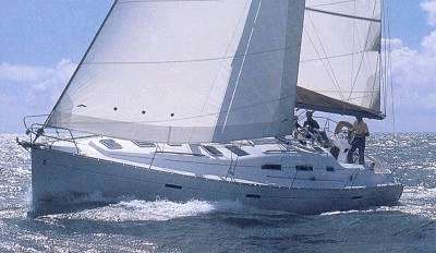 Beneteau a lancé la première de leur ligne Oceanis en 1986 et l'a affinée continuellement; le 393 jouit d'une excellente réputation parmi les croiseurs.