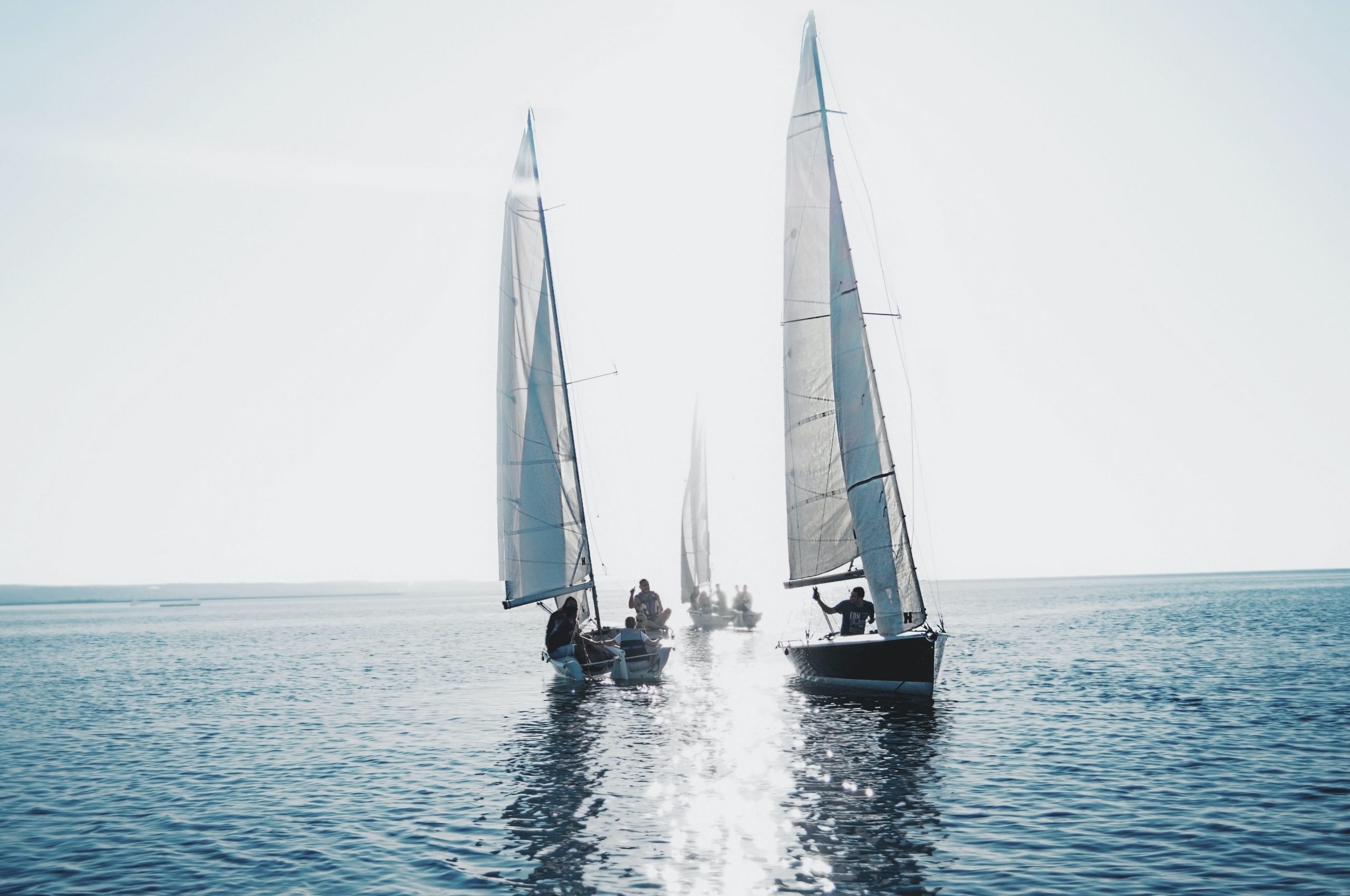 https://www.yachtworld.co.uk/research/files/2018/04/lazarescu-alexandra-hXPG0Bk6JiM-unsplash-scaled.jpg